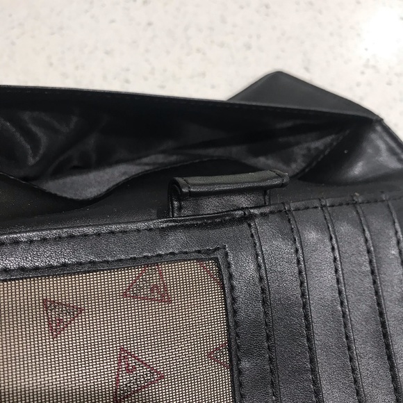 Guess Snap Closure Wallet - Picture 5 of 10